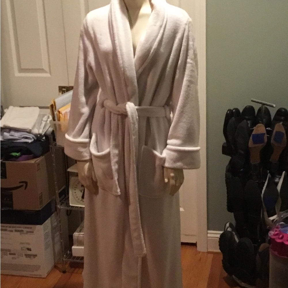 White Large Robe - Picture 11 of 13